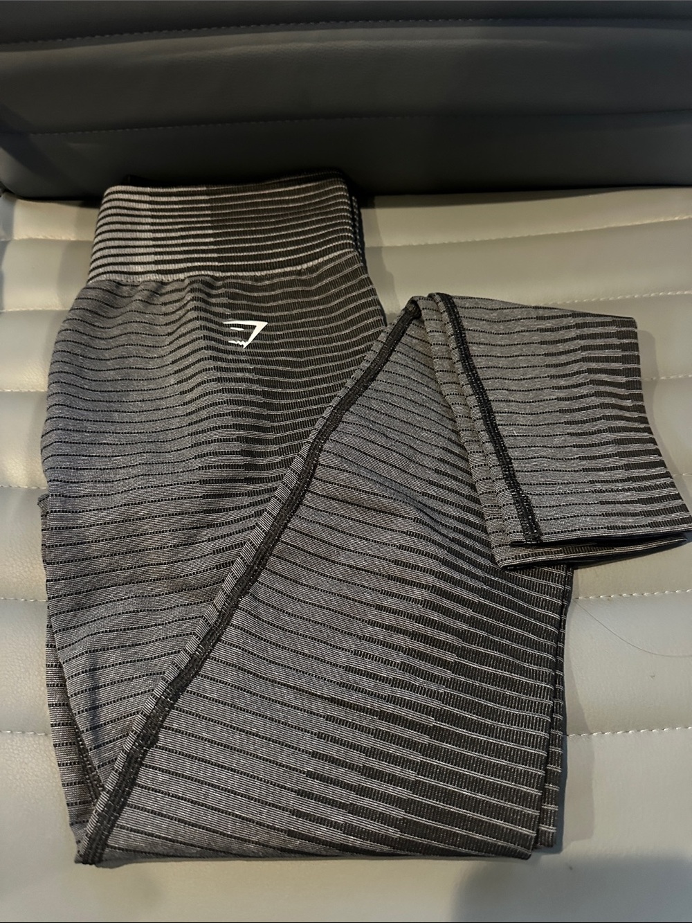 NWOT - Gymshark- leggings size small
